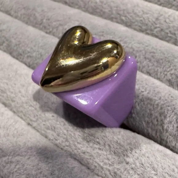 Purple Resin Heart Ring w/ Gold Tone Heart – Size 6 Statement Ring - Picture 1 of 16